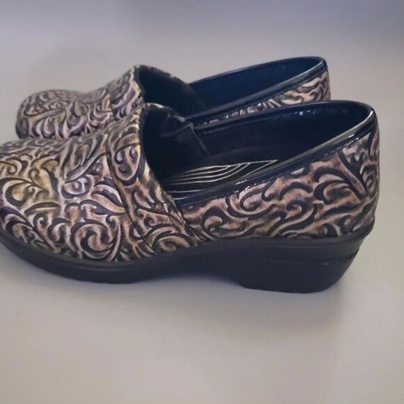 Easy Works by Easy Street Laurie work clogs 10M Used - Picture 4 of 10